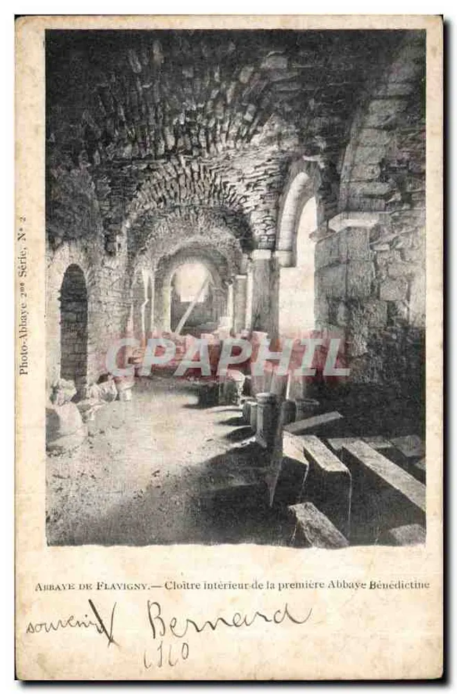 Abdij van Flavigny — Binnenhof van de eerste Benedictijner Abdijs — Photo-Abbaye, 2e Serie, N° 3 - Voorkant