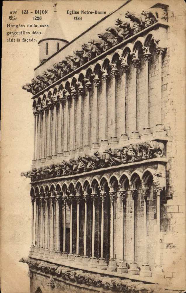 Dijon — Igreja de Nossa Senhora — fileiras de fálsicas gárgulas decorando a fachada — editor R.C. n°123 - Frente