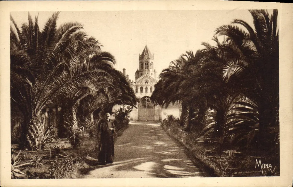 Ile Saint-Honorat — Eingang zum Kloster von außen gesehen — Mona - Vorderseite