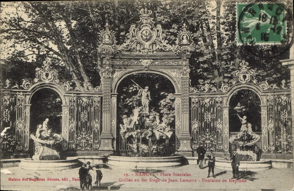 Nancy - Place Stanislas - Fontäne Neptun - Eisen-Gitter von Jean Lamour - Vorderseite
