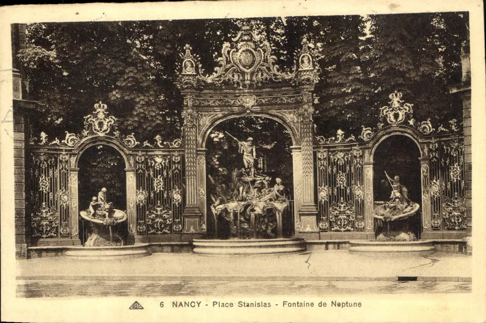 NANCY - Place Stanislas - Fontaine de Neptune — editor A.P.A. n°6 - Frente