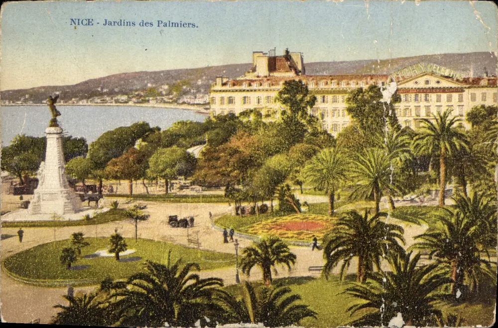 Nice - Jardins dos Palmeiros — vista com monumento e hotel - Frente