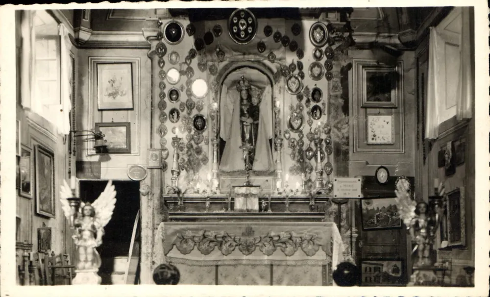 La Brigue de Nice — Wallfahrtskirche Notre Dame des Fontaines — Hauptaltar mit Statue der Jungfrau - Vorderseite