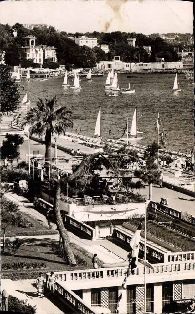 Vista da Place des Palmiers em Cap-Ferrat — Edições MAR — n° 66 - Frente