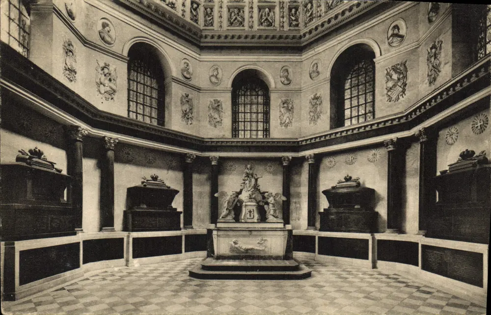 Kirche der Cordeliers: Friedhofskapelle der Herzöge von Lothringen — Historisches Museum Lothringens – Nancy - Vorderseite