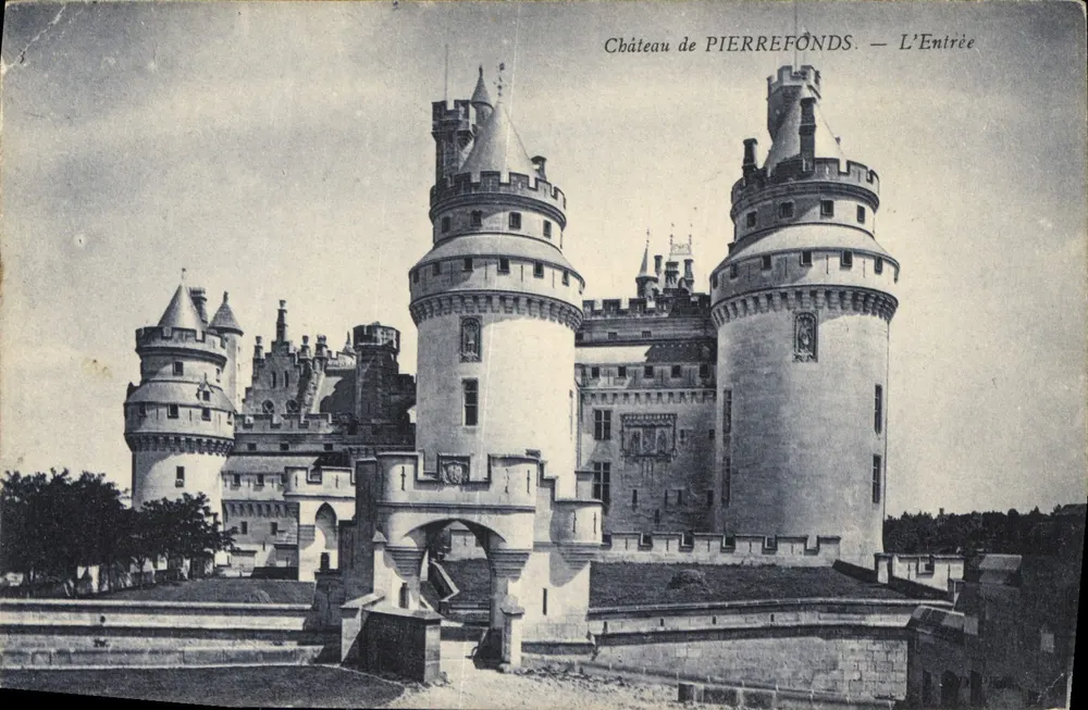 Castelo de PIERREFONDS — A Entrada - Frente