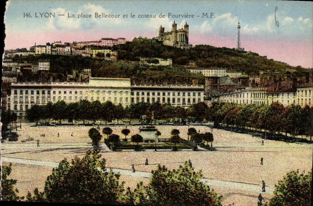 LYON — Ansicht der Place Bellecour und des Fourvière-Hügels — M.F. - Vorderseite