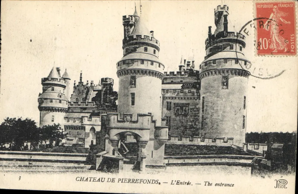 Castelo de Pierrefonds — A Entrada — The entrance — JND Hot. - Frente