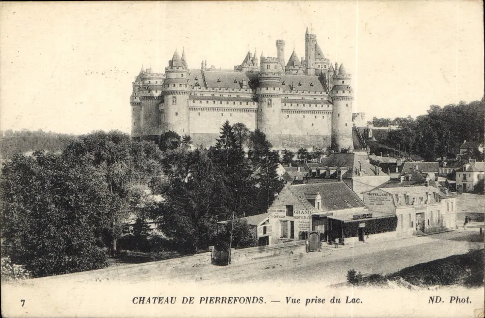 Castello di Pierrefonds — Vista presa dal Lago — ND. Fot. - Recto