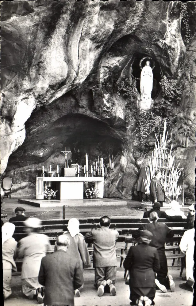 A Gruta Milagrosa em Lourdes — Éditions Pavéranique, n°260 - Frente
