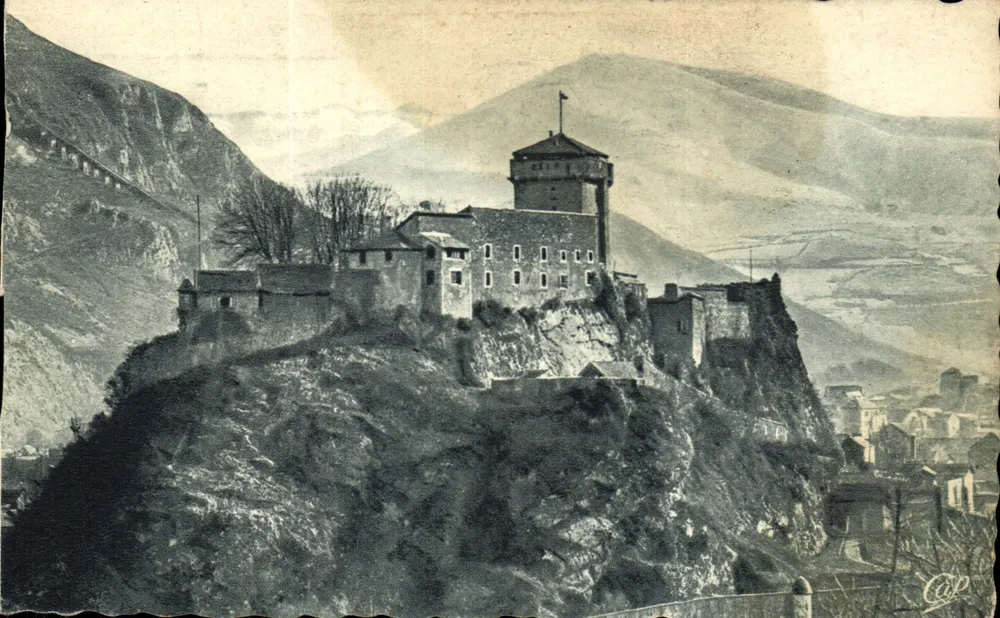 Lourdes — O Castelo-Forte — Cie des Arts Photographiques, Lourdes, n°363 - Frente