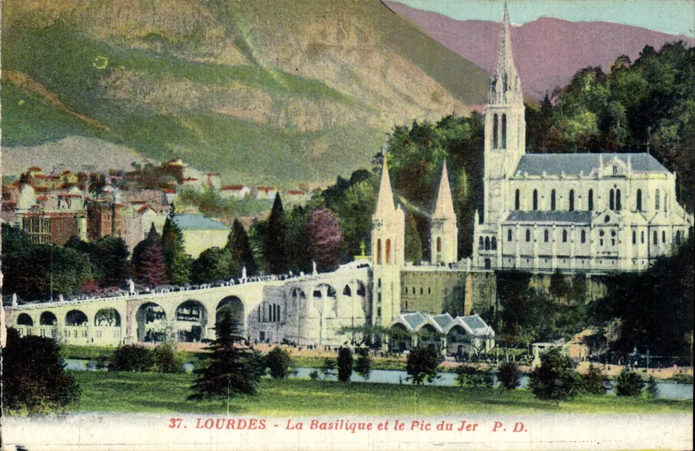 Lourdes - A Basílica e o Pic du Jer — P. D. - Frente
