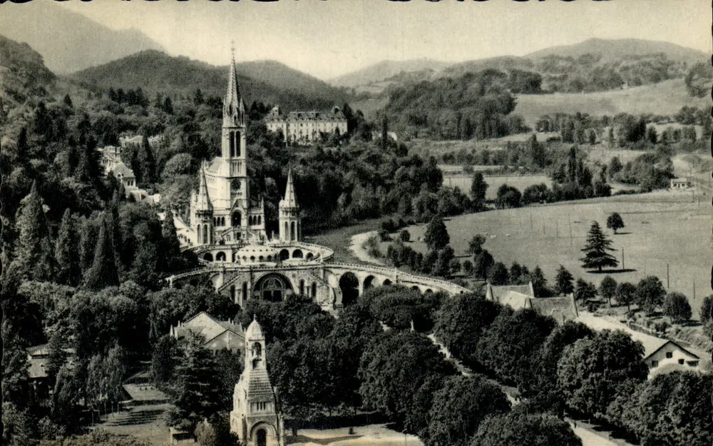 Lourdes — Ansicht der Basilika vom Schloss-Festung — n°33 - Vorderseite