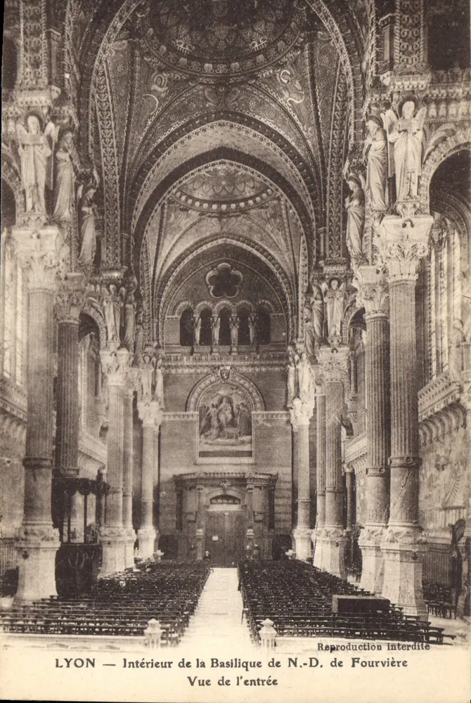 LYON — Innenansicht der Basilika N.-D. de Fourvière — Ansicht des Eingangs - Vorderseite