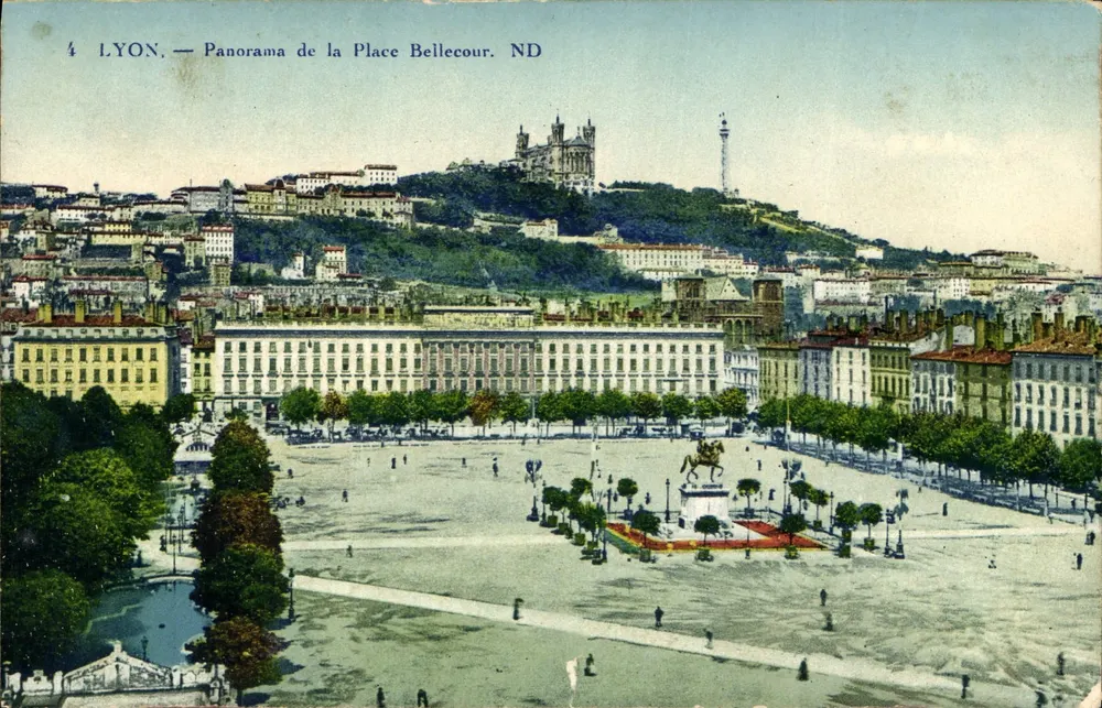 LYON — Panorama da Place Bellecour — ND - Frente