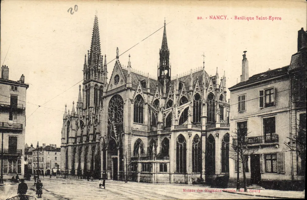 NANCY - Basílica de São Epvrê - vista da fachada gótica - Maison des Magasins Véronie, editora Nancy - Frente