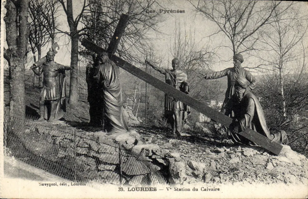 Lourdes — Quinta Estação do Calvário — Os Pirineus - Frente