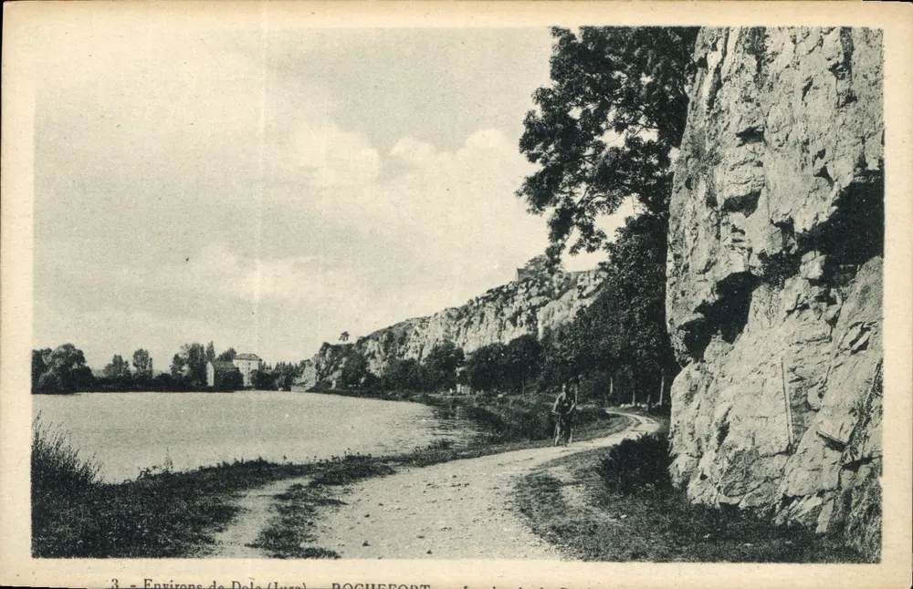 Arredores de Dolo (Hure) — Rochefort — Vista do lago - Frente