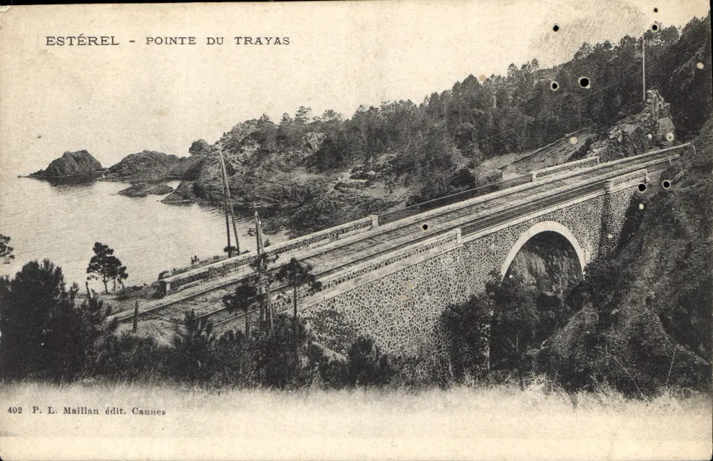 Estérel - Ponte do Trayas — ponte de pedra na costa — P. L. Maillan editor. Cannes, n°402 - Frente