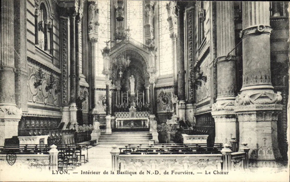 LYON — Interior da Basílica de N.-S. de Fourvière — O Coro - Frente