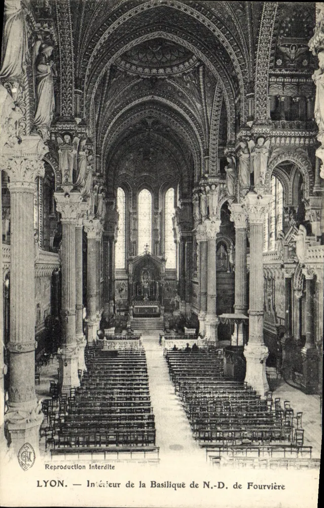 LYON — Interior da Basílica N.-D. de Fourvière - Frente