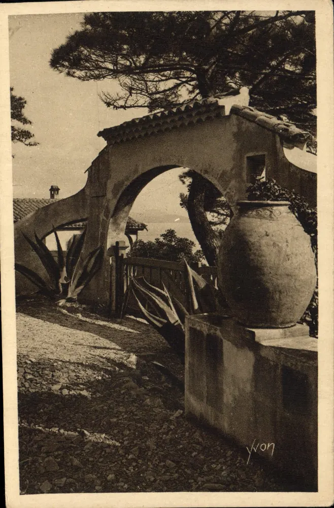 Eingang einer Villa am Ufer — La Douce France - Côte d'Azur — Kunstausgabe YVON, 1/193 - Vorderseite