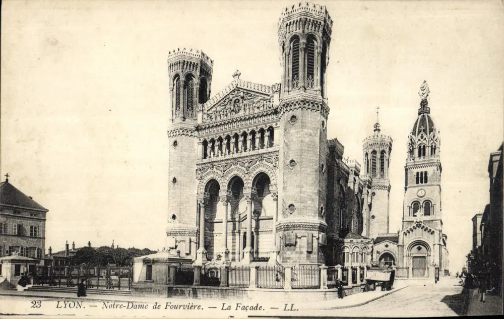 LYON — Kerk van Notre-Dame de Fourvière — De Façade — LL. — N°28 - Voorkant