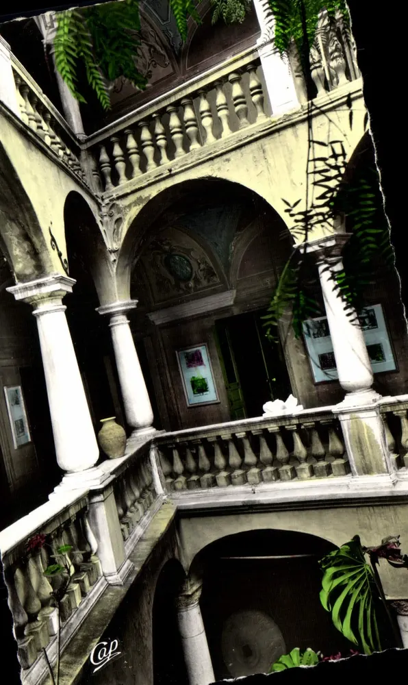 Interior do Castelo Grimaldi — Cagnes-sur-Mer — Réal-Photo des Arts Photomécanique - Frente