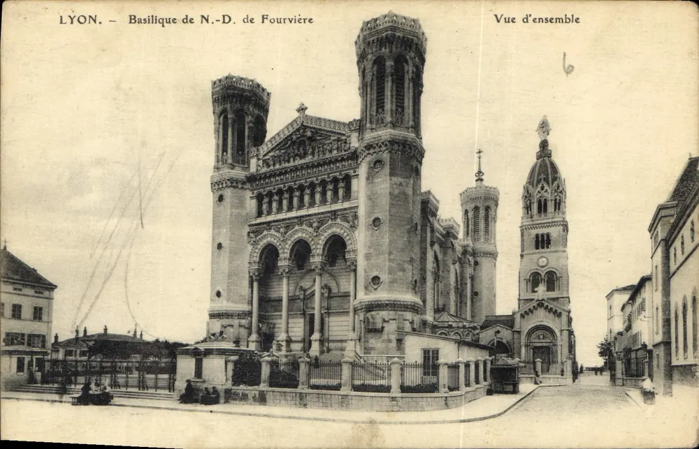 LYON - Basílica de N.-D. de Fourvière - Vista geral - Frente