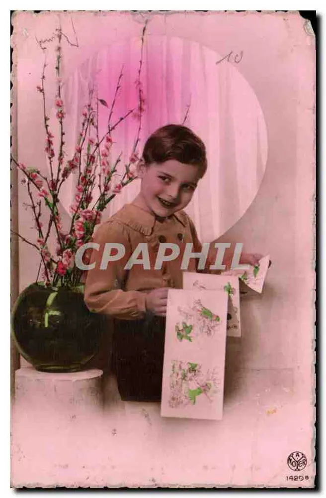 Criança sorridente com cartas postais — KA MOER, n° 14298 - Frente