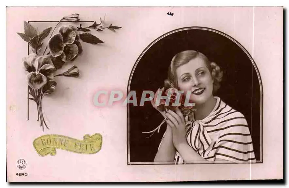 Lachende vrouw met een roos — antieke ansichtkaart — PC 4845 - Voorkant