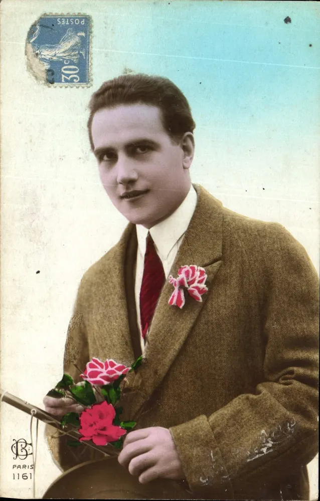 Jovem homem em traje — com rosa e chapéu — editor Paris 1161 - Frente