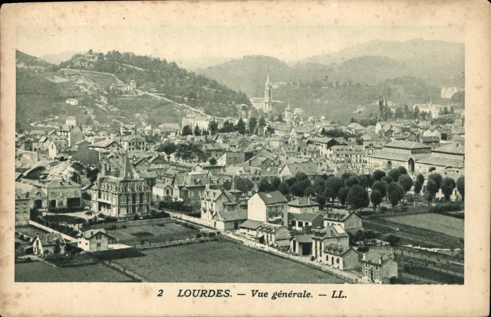 Lourdes — Vista geral — LL. - Frente