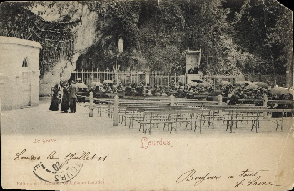 La Grotte — scène de pèlerinage avec foule sous parasols — Édition de l'Affaire Catholique Lourdes — n°1 - Awers