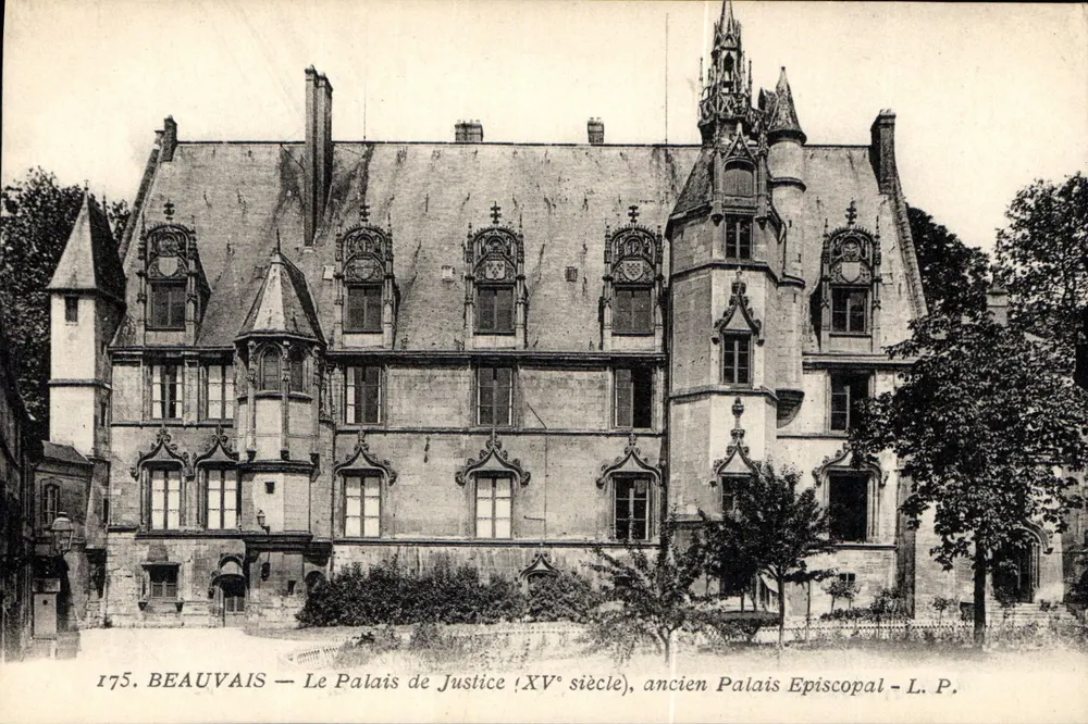 Beauvais — Das Palais de Justice (15. Jahrhundert), ehemaliges Episkopale Palais - L. P. - Vorderseite