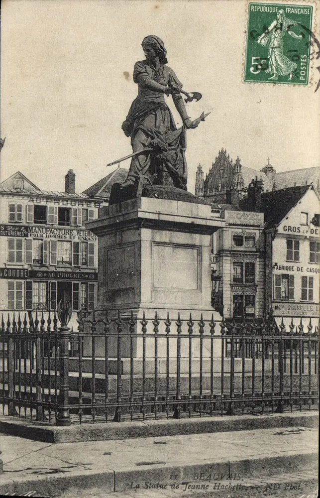 Estátua de Jeanne Hachette — Beaumont — Editor N.E.I. Phot. - Frente