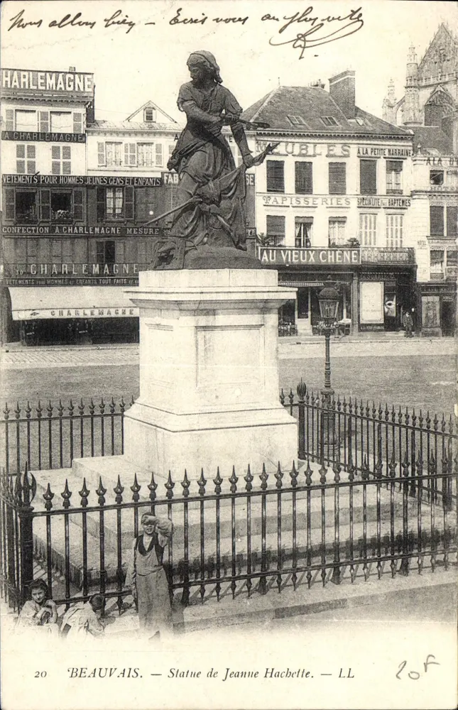 Beauvais — Estátua de Jeanne Hachette — LL - Frente
