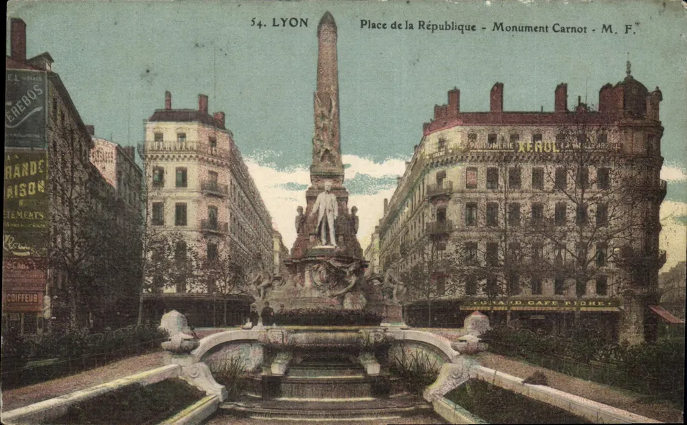 Lyon - Piazza della Repubblica - Monumento Carnot - M. F. - Recto