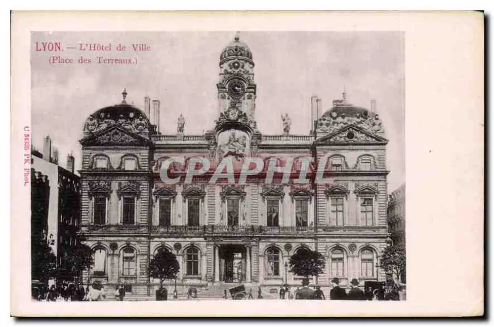 LYON — Das Rathaus — Place des Terreaux. - Vorderseite
