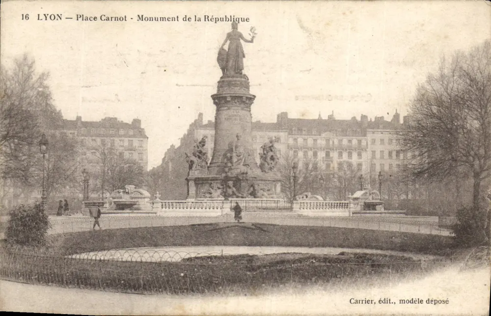 LYON — Place Carnot — Monument da República — Carrier, édit., modelo depositado - Frente