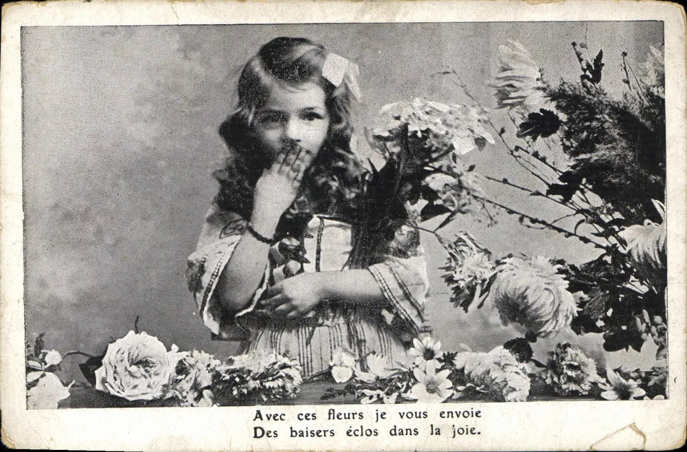 Mädchen mit Blumenbouquet — Szenen aus einer Karteikarte — Verlag nicht sichtbar - Vorderseite