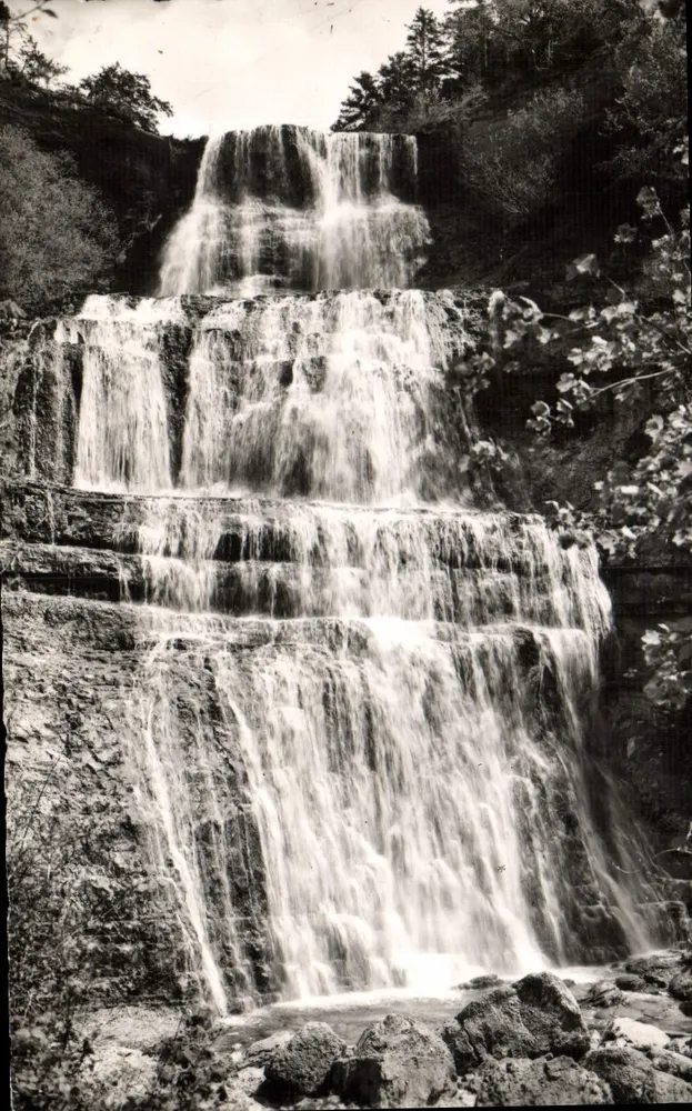 Cachoeira no Jura — A França-Comtade Pitoresca 1910 — Edição E. PROTE - Frente