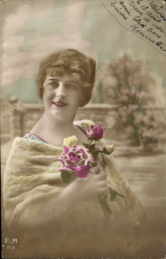Jovem mulher segurando rosas — E.M. 215 - Frente