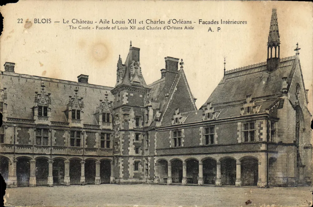 Blois — Das Schloss - Flügel Louis XII und Charles d'Orléans - Innenfassaden — A. P. - Vorderseite