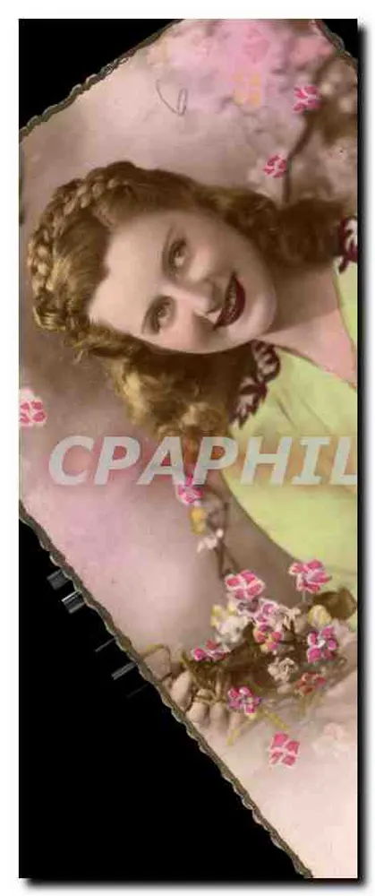 Jovem mulher sorridente — decoração floral — P-C PARIS - Frente