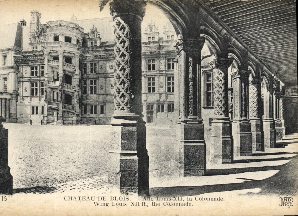 Schloss Blois — Flügel Louis XII, die Säulenreihe — JND Fotografie - Vorderseite