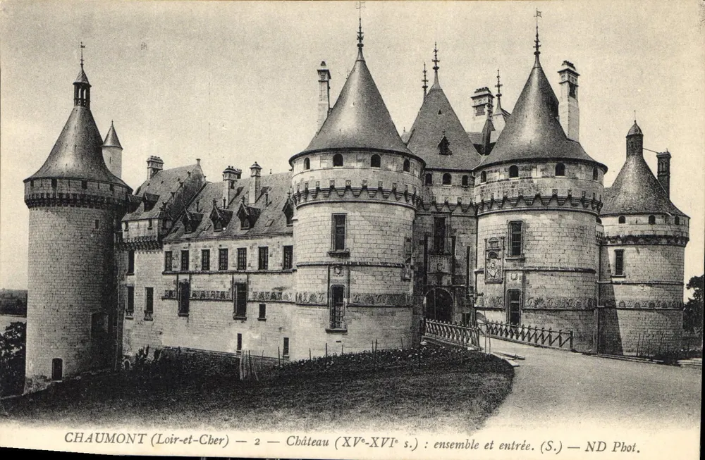 Chaumont (Loir-et-Cher) — Schloss (15. bis 16. Jahrhundert) : Gesamtansicht und Eingang — ND Pbot. - Vorderseite