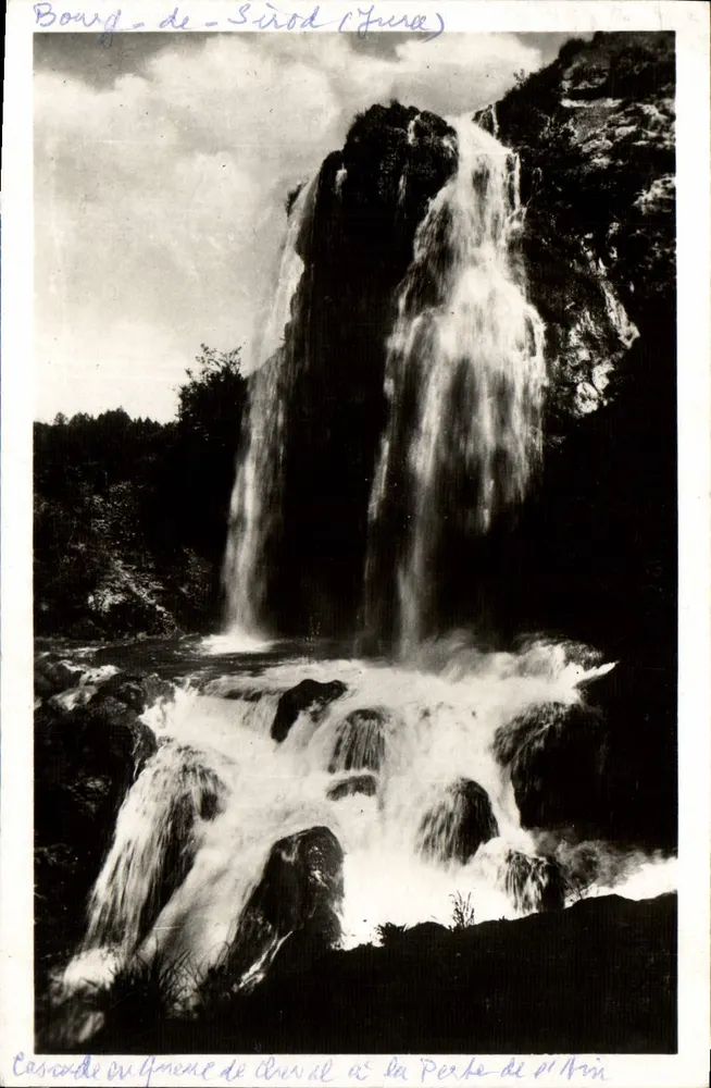 Bourg-de-Sirod (Jura) — Cascata em forma de cauda de cavalo na Perte de l'Ain — Chebé KATIER - Dolo - Frente
