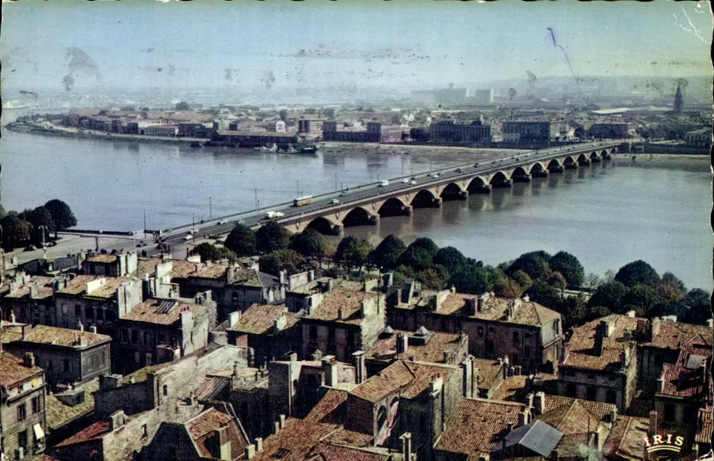 Bordeaux — Vista Gigante do Ponte sobre a Garonne — Editora IRIS - Frente