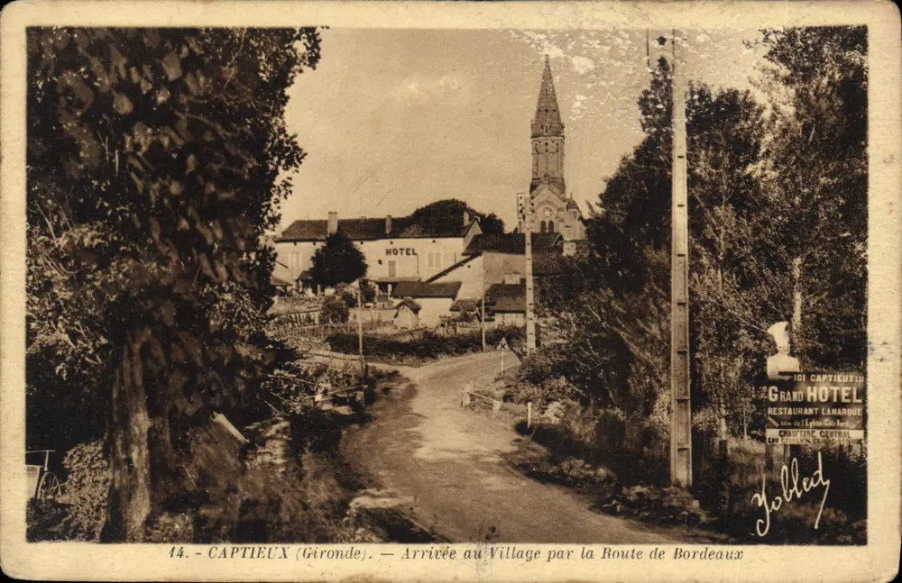 Captieux (Gironde) — Ankunft am Dorf über die Route von Bordeaux — Jolled - Vorderseite